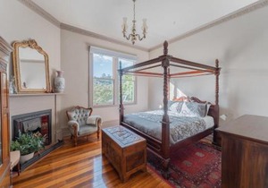 Derby Bank House- Heritage listed two bedroom old school B&B suite or a self contained cabin
