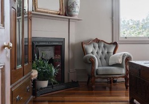 Derby Bank House- Heritage listed two bedroom old school B&B suite or a self contained cabin