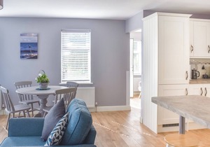 Designed specifically for coastal getaways, Sea Breeze has everything you need.