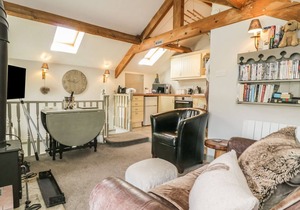 DIBBLE COTTAGE, pet friendly, character holiday cottage in Reeth