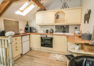 DIBBLE COTTAGE, pet friendly, character holiday cottage in Reeth