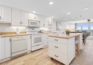 Directly on the Ocean! Luxury Condo - 10th Floor - New Listing!
