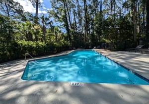 DISCOUNTED for longer stays - Couple or Family; Pets; Pool! Enjoy A Beach Fall