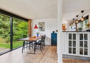 Discover this holiday home in a good location on Djursland for a relaxing holiday.