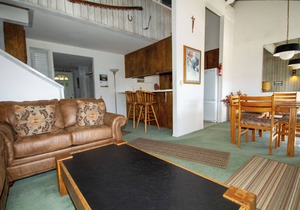 Discovery 4 #110, Loft