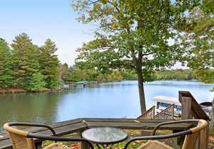 Dog-friendly cabin w/private deck, shared tennis court & dock on Voyageur Lake!