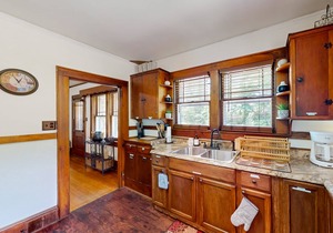 Dog-friendly home with gorgeous mountain views - near Asheville, lake, & skiing