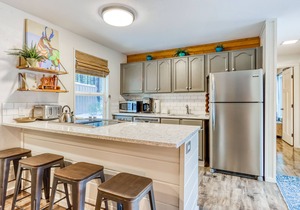 Dog-friendly home with private hot tub, fast WiFi, gas fireplace & SHARC passes