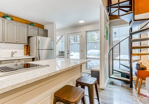 Dog-friendly home with private hot tub, fast WiFi, gas fireplace & SHARC passes