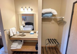 Double Queen Hotel Room @ Spring Brook Resort