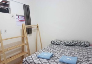 Double room with private bathroom, Wi-Fi, air conditioning and TV.