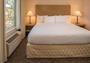 DoubleTree by Hilton Hotel Bend 1 King Bed Junior Suite