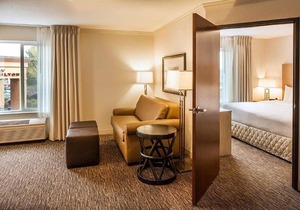 DoubleTree by Hilton Hotel Bend 1 King Bed Junior Suite