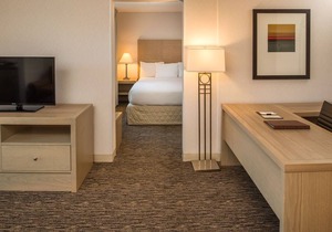 DoubleTree by Hilton Hotel Bend 1 King Bed Junior Suite
