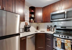 Downtown Condo-Walk Everywhere | Dog-Friendly