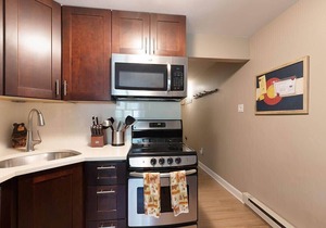 Downtown Condo-Walk Everywhere | Dog-Friendly
