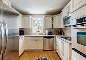 Downtown condo with hot tubs & pool - 100 yards to Breck Connect Gondola