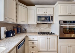 Downtown condo with hot tubs & pool - 100 yards to Breck Connect Gondola