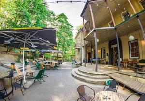 Downtown Forest Hostel & Camping