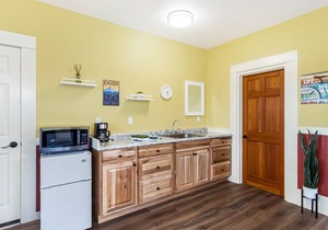 Downtown Friday Harbor! Adults Only (CCS#1)