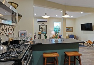 Downtown Hideaway- Lower