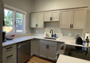 Downtown Luxury Sleep Number Beds near West Chester & Coastal Trail. Sleeps 4-6