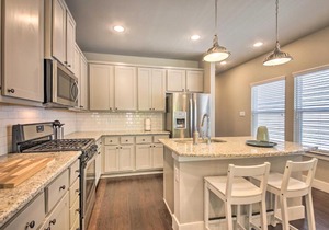 Downtown San Antonio Home, 2 Mi to Pearl District!