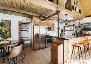 Dream Catcher Retreat + Hot Tub + EV + Games