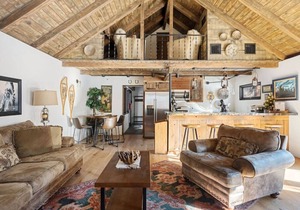 Dream Catcher Retreat + Hot Tub + EV + Games