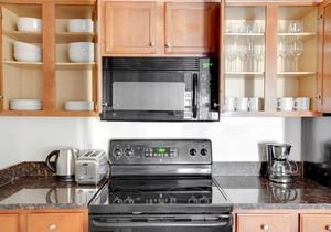 Dreamy Logan Circle 2BR w/Gym, W/D & Pool, walk to bars by Blueground