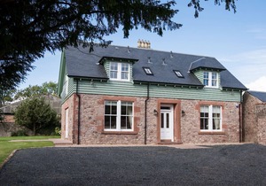 Dryburgh Farmhouse - pet-friendly property set in the countryside, sleeps 10