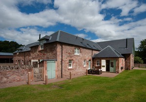 DRYBURGH STEADING THREE - by the River Tweed at Dryburgh, sleeping 6