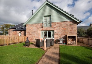 DRYBURGH STEADING FOUR - by the River Tweed at Dryburgh, sleeping 4