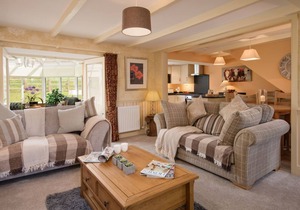 DRYBURGH STIRLING TWO, sleeps 4 in 2 bedrooms near St Boswells