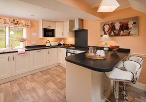 DRYBURGH STIRLING TWO, sleeps 4 in 2 bedrooms near St Boswells