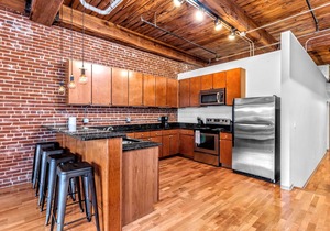DWTN Loft✦160" Theater Screen✦Walk to Attractions✦Private Balcony
