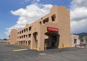 Econo Lodge East