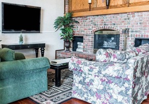 Econo Lodge Inn & Suites