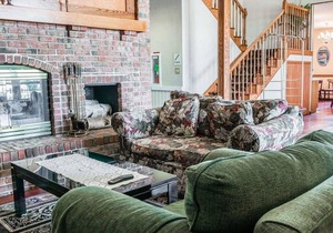 Econo Lodge Inn & Suites