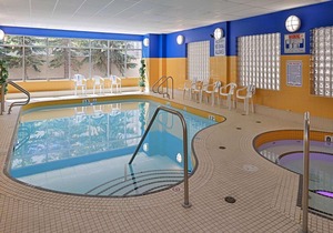 Econo Lodge Inn & Suites University