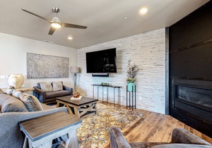 Elegant Condo w/Private Hot Tub, Decks, Gas Fireplace, Gas Grill, & Free WiFi