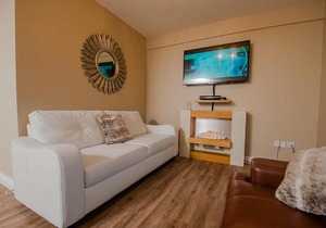 Elegant Two Bedroom apartment at the beach and waves.