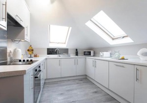 Elliot Oliver - Modern 2 Bedroom Town Centre Apartment