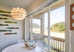 Enjoy a peaceful stay with a view of Proposal Rock on the beautiful Oregon Coast
