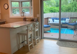 Enjoy our cozy, newly furnished, cottage near newport's beaches and restaurants!