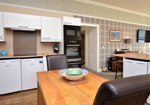 Enmore Beach House, waterfront, spectacular views, pet friendly