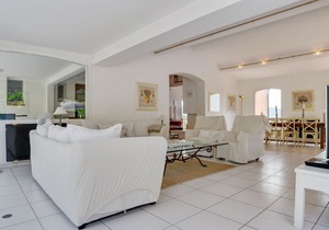 Enticing Holiday Home in Les Adrets de l'Esterel with Pool