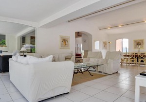 Enticing Holiday Home in Les Adrets de l'Esterel with Pool