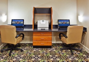 Equipped Suite Near the Savannah Airport | Seasonal Pool Access