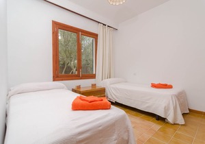 ES JAÇ - Chalet with terrace in Cala s'Almonia.